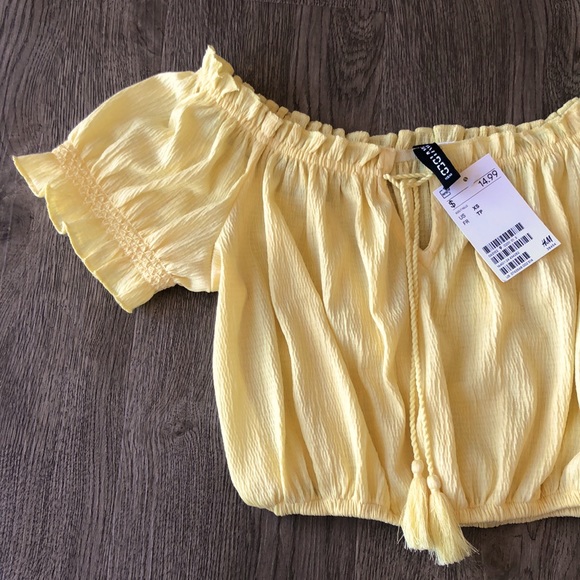 NWT Cute XS Yellow Cropped Top H&M - Picture 2 of 4